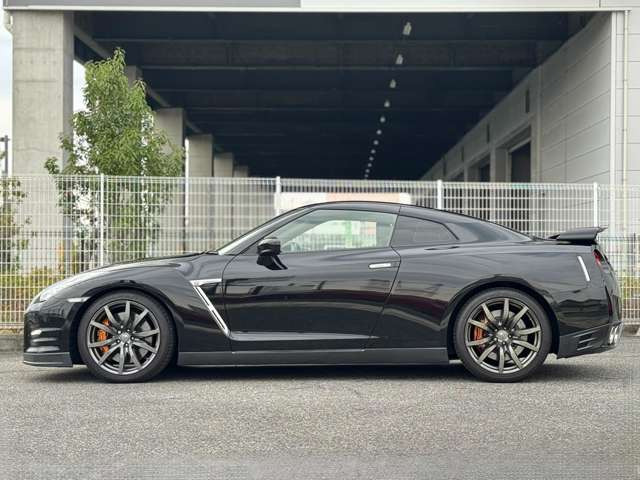 1�N�ԁA���s�������̃����O�ۏ؁B�ő�600���ځE24H 365���S���Ή����[�h�T�[�r�X�t�B���[�Ԍ�����S���Ē�����؂ɂ���蒸���܂��悤�A���ГƎ���GT-R35��p�ۏ؂����p�ӂ��Ă���܂��B