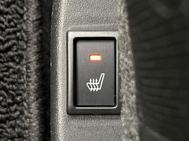 【シートヒーター】寒い日に重宝するシートヒーター!エアコンより早く温まってくれるので寒がりの人も安心ですね♪エアコンの温風は乾燥するから苦手、という方にもをおすすめです。