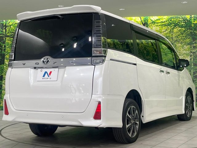 ☆全国のネクステージからお取り寄せが可能※!遠方の店舗に展示してあるクルマが気になる場合も、最寄りの店舗でご覧いただくことが可能です!是非私たちに要望をお聞かせください!※別途費用