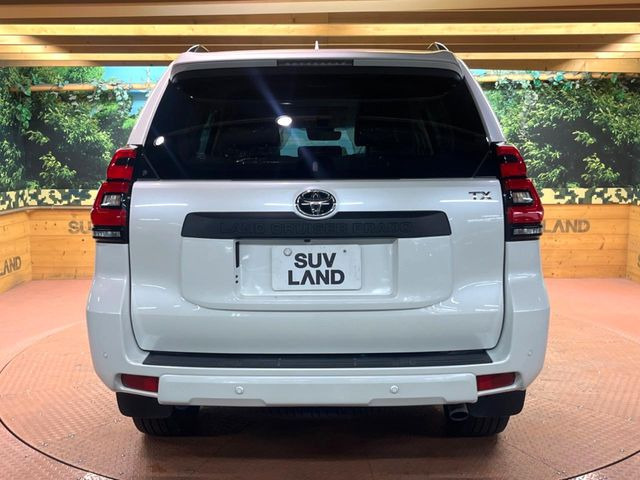 安心の最長10年・走行無制限保証(有償)をご用意。保証内容も充実はもちろん、無料点検&オイル交換や、年中無休の全国・24時間ロードサービスも付帯されておりますのでご安心下さい。