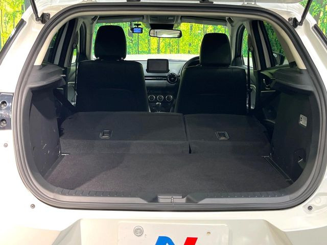 後席を格納すると、これだけの広さが!シーンに合わせたシートアレンジで、大きな荷物も積むことが出来ます♪