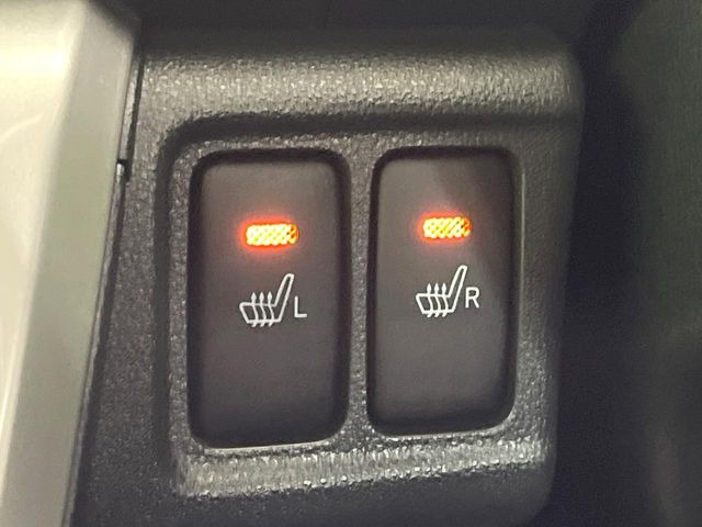 【シートヒーター】寒い日に重宝するシートヒーター!エアコンより早く温まってくれるので寒がりの人も安心ですね♪エアコンの温風は乾燥するから苦手、という方にもをおすすめです。