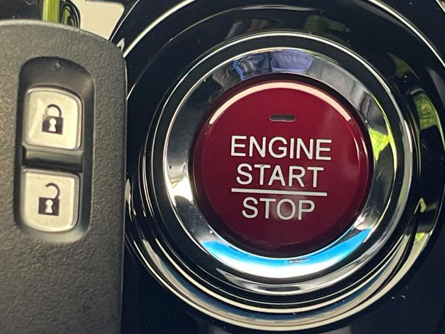 �yHonda�X�}�[�g�L�[�z�J�o����|�P�b�g�ɓ��ꂽ�܂܂ł��h�A�̎{���E�������\�ȃX�}�[�g�L�[�𑕔��B�G���W���̃I���E�I�t�����J�M�����o���K�v����������Ƃ��Ă��֗��ł���