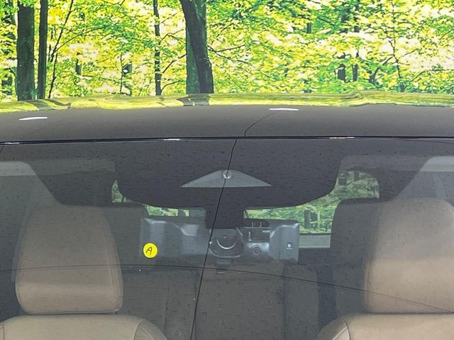 �y�C���e���W�F���g�G�}�[�W�F���V�[�u���[�L�z�t�����g�J�����őO���̎ԗ�����s�҂����m�B�Փ˂������Ȏ��͏Փ˔�Q�y���u���[�L���쓮�A�Փˉ�����T�|�[�g�B�����S�Ƀh���C�u�����y���݂��������܂��B