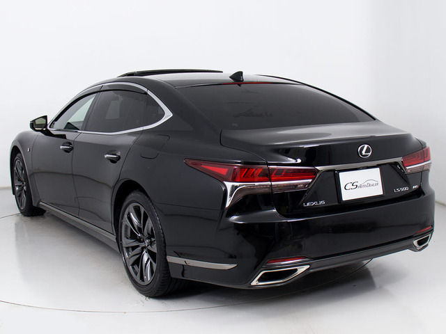 ★クリアランスソナー(前後コーナーセンサー)が付いています!フロント&リアにセンサーがあり、障害物に近づくと警告音が鳴り、更にはマルチ画面上にも表示されます!すごく便利な人気装備です!!