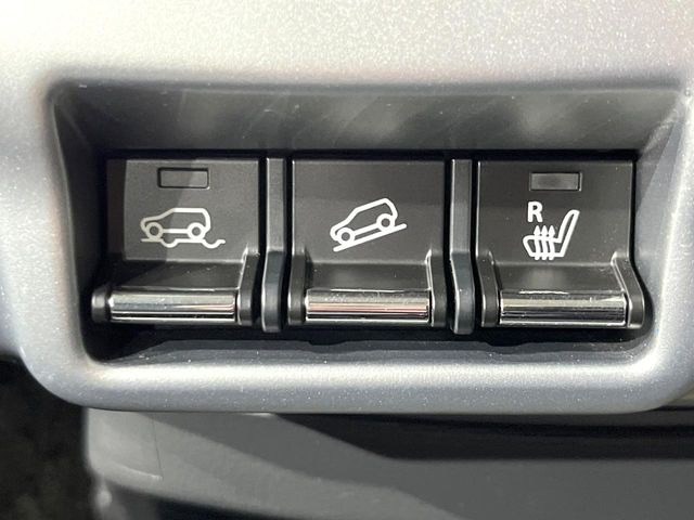 【シートヒーター】寒い日に重宝するシートヒーター!エアコンより早く温まってくれるので寒がりの人も安心ですね♪エアコンの温風は乾燥するから苦手、という方にもをおすすめです。