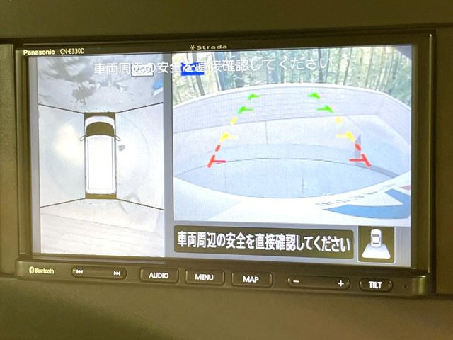 �y�}���`�e���C�����j�^�[�z�Ԃ̃t�����g��T�C�h�̃J�����摜�𓯎��Ƀ��j�^�[�\�����邱�ƂŁA���H�⋷�����𑖍s���ł����͂̏󋵊m�F���ł����S!�{�iSUV�ɂ��ꂵ�������ł���