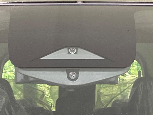 �y�G�}�[�W�F���V�[�u���[�L�z���s���ɑO���̎ԗ�����F�����A�Փ˂������Ȏ��͌x��ƃu���[�L�ŏՓˉ���Ɣ�Q�y�����A�V�X�g�B�����S�Ƀh���C�u�����y���݂��������܂��B