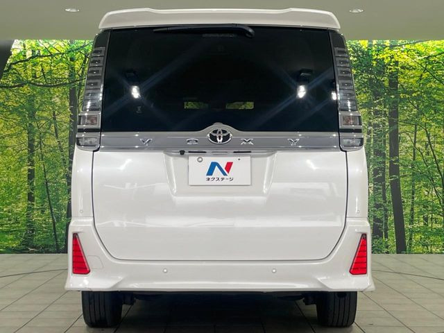 安心の最長10年・走行無制限保証(有償)をご用意。保証内容も充実はもちろん、無料点検&オイル交換や、年中無休の全国・24時間ロードサービスも付帯されておりますのでご安心下さい。