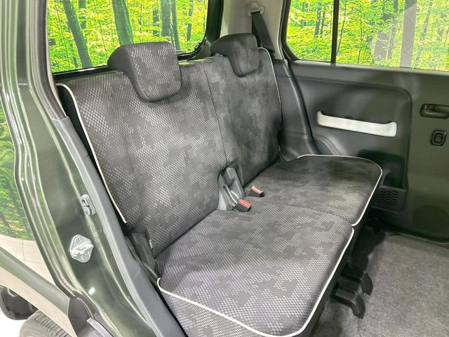 後部座席も気になるようなキズ・汚れやへたり等、大きなダメージはなく、良好な状態です。