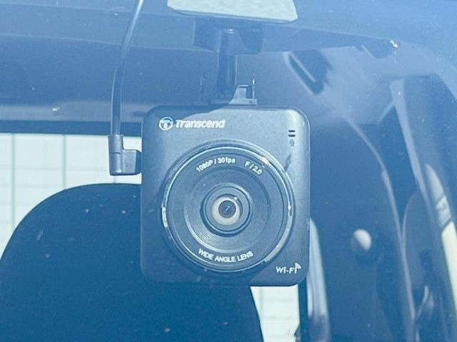 【ドライブレコーダー】安心・安全なカーライフに必須のドライブレコーダーを装備!走行中はもちろん、あおり運転や事故に遭遇した際の状況も映像で記録し、万一のリスクに備えます。