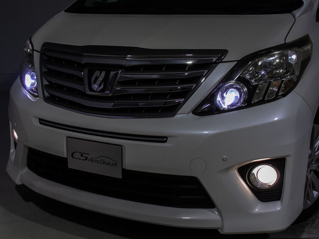 ★HIDヘッドライト★明るさ、視認性抜群!LEDへの換装もお任せください!