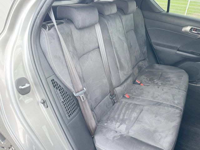 後部座席も気になるようなキズ・汚れやへたり等、大きなダメージはなく、良好な状態です。