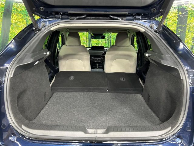 ���ڃV�[�g�͑O��X���C�h���\�ł��B���ɉ�����Α������L������������A�O�ɋl�߂�Α傫�ȃ��Q�b�W�X�y�[�X���m�ۂł��܂��B�V�[���ɉ����Ďg�������ł��邩��Ƃ��Ă��֗��ł���