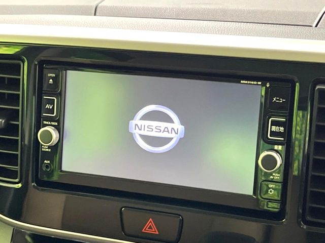 【純正ナビ】人気の純正ナビを装備しております。ナビの使いやすさはもちろん、オーディオ機能も充実!キャンプや旅行はもちろん、通勤や買い物など普段のドライブも楽しくなるはず♪