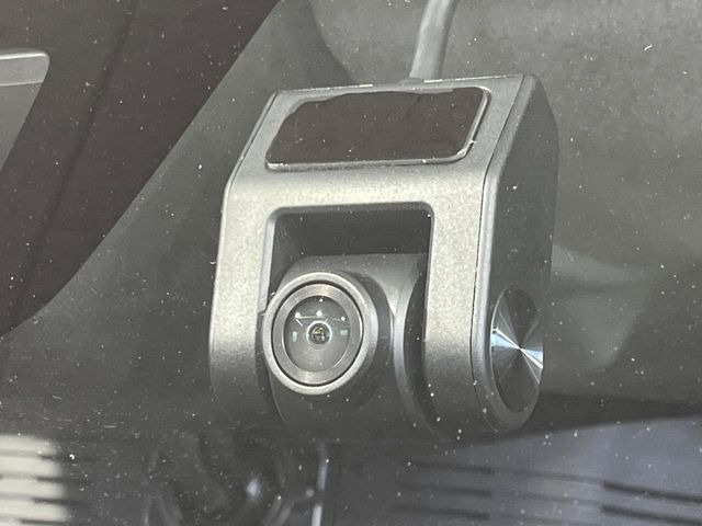 【ドライブレコーダー】安心・安全なカーライフに必須のドライブレコーダーを装備!走行中はもちろん、あおり運転や事故に遭遇した際の状況も映像で記録し、万一のリスクに備えます。