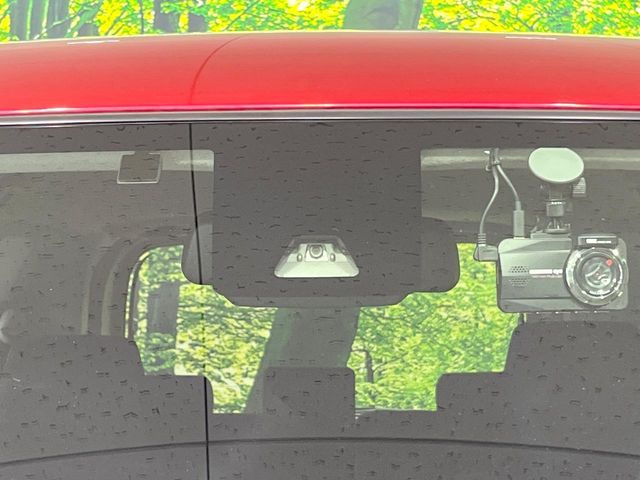 �y�X�}�[�g�A�V�X�g�z���s���ɑO���̎ԗ�����F�����A�Փ˂������Ȏ��͌x��ƃu���[�L�ŏՓˉ���Ɣ�Q�y�����A�V�X�g�B�����S�Ƀh���C�u�����y���݂��������܂��B