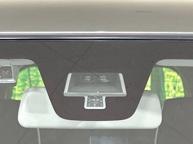 【スズキ レーダーブレーキサポート】走行中に前方の車両等を認識し、衝突しそうな時は警報とブレーキで衝突回避と被害軽減をアシスト。より安全にドライブをお楽しみいただけます。