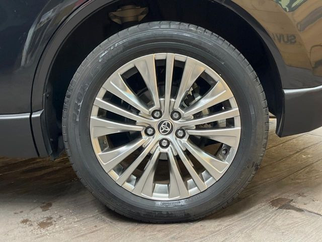 【純正19インチアルミホイール】外観にマッチした純正アルミホイールを装着しております。各種社外アルミホイールや、スタッドレスタイヤも取扱いしております。是非ご相談ください♪