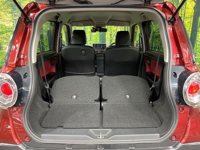 後席を格納すると、これだけの広さが!シーンに合わせたシートアレンジで、大きな荷物も積むことが出来ます♪