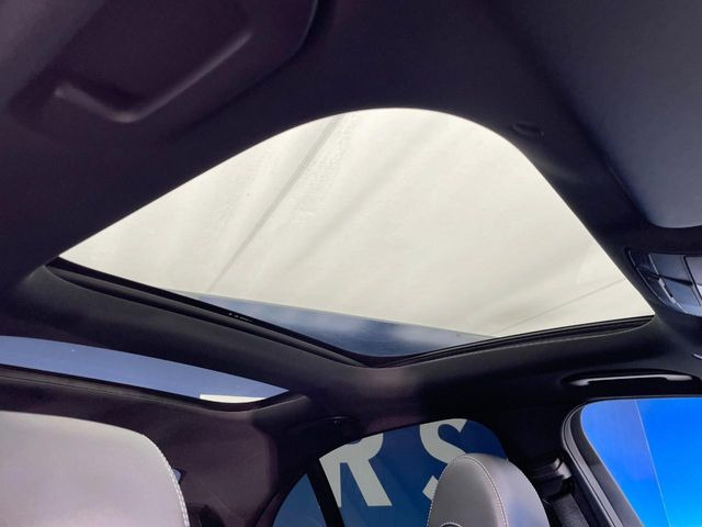 ���p�m���~�b�N�X���C�f�B���O���[�t::�唗�͂̃p�m���}���[�t�́A�㕔���Ȃɂ܂ő����Ă���A�J���I�ȋ�Ԃ����y���݂��������܂��B