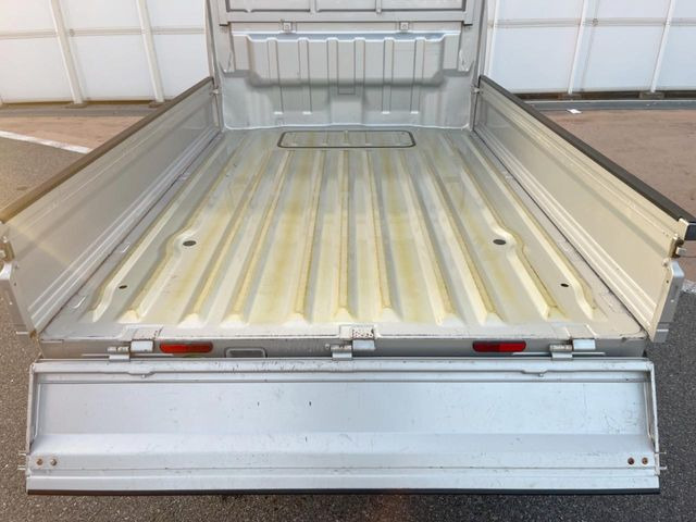 積み下ろしのしやすいデッキにはたっぷりと荷物を積み込んでいただけます。遊びから仕事まで、様々なシーンで頼れます♪