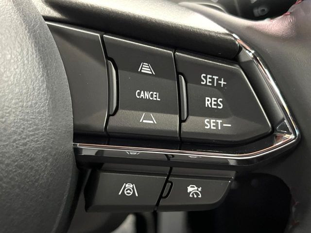 【マツダ・レーダークルーズコントロール】高速道路での長距離走行が楽に!自動で速度を保つクルーズコントロールが、衝突軽減システムと連携し、前方の車両を感知して車間を保つように速度調節してくれます!!