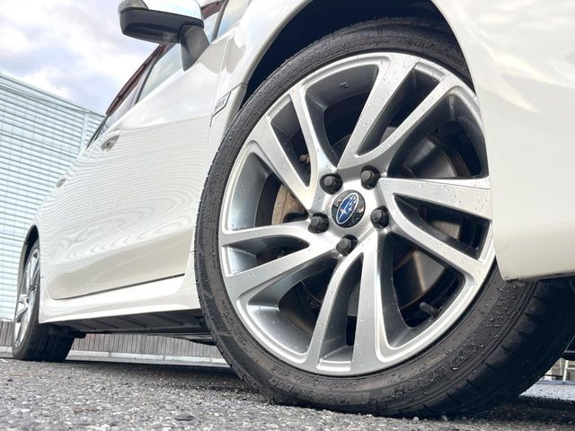 �y�����A���~�z�C�[���z�O�ςɃ}�b�`���������A���~�z�C�[���𑕒����Ă���܂��B�e��ЊO�A���~�z�C�[����A�X�^�b�h���X�^�C�����戵�����Ă���܂��B���񂲑��k����������