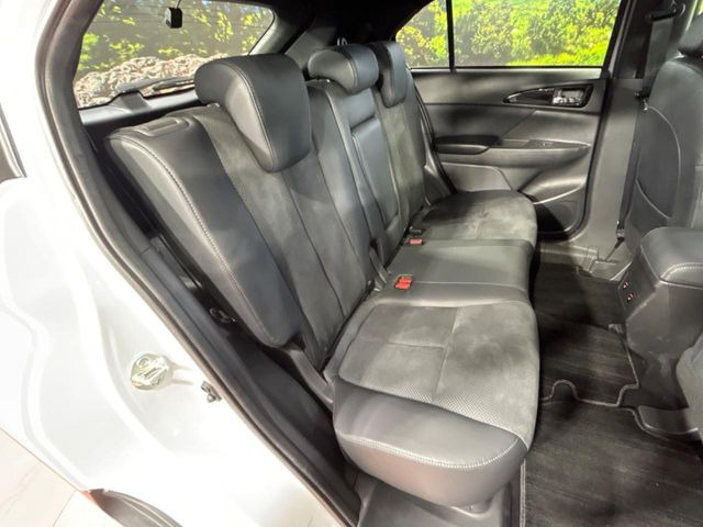後部座席も気になるようなキズ・汚れやへたり等、大きなダメージはなく、良好な状態です。