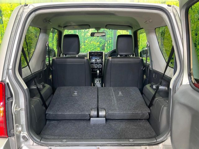 ���i�̂���������ʋ΁A���}���ɏ\���ȉ׎��X�y�[�X���m�ۂ��Ă���܂��B�Z�J���h�V�[�g��|���ƁA�傫�ȉו��̐ύڂ��\�ł���