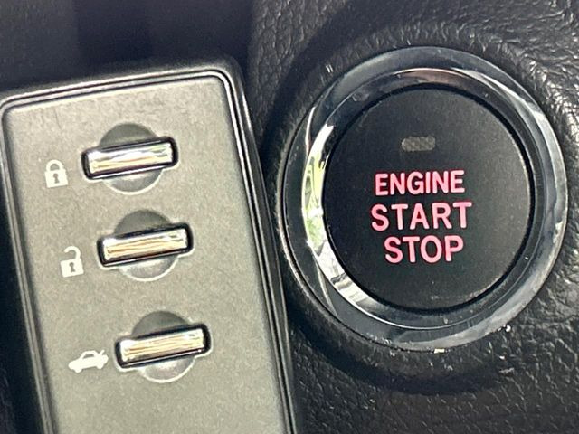 �y�A�N�Z�X�L�[&�v�b�V���X�^�[�g�z�J�o����|�P�b�g�ɓ��ꂽ�܂܂ł��h�A�̎{���E�������\�ȃX�}�[�g�L�[�𑕔��B�G���W���̃I���E�I�t�����J�M�����o���K�v�������A�{�^�����v�b�V�����邾����OK��