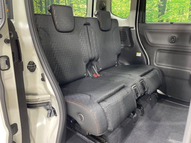 後部座席も気になるようなキズ・汚れやへたり等、大きなダメージはなく、良好な状態です。