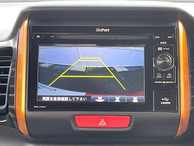 【バックカメラ】駐車時に後方がリアルタイム映像で確認できます。大型商業施設や立体駐車場での駐車時や、夜間のバック時に大活躍!運転スキルに関わらず、今や必須となった装備のひとつです!