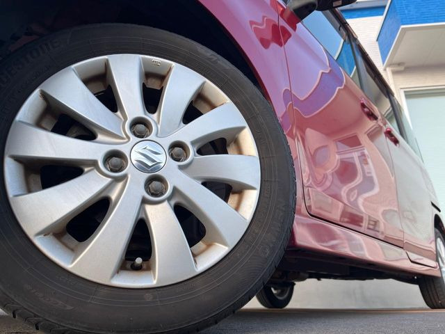 �y����14�C���`�A���~�z�C�[���z�O�ςɃ}�b�`���������A���~�z�C�[���𑕒����Ă���܂��B�e��ЊO�A���~�z�C�[����A�X�^�b�h���X�^�C�����戵�����Ă���܂��B���񂲑��k����������