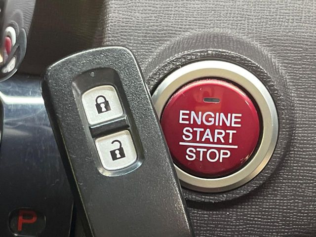 �yHonda�X�}�[�g�L�[�z�J�o����|�P�b�g�ɓ��ꂽ�܂܂ł��h�A�̎{���E�������\�ȃX�}�[�g�L�[�𑕔��B�G���W���̃I���E�I�t�����J�M�����o���K�v����������Ƃ��Ă��֗��ł���