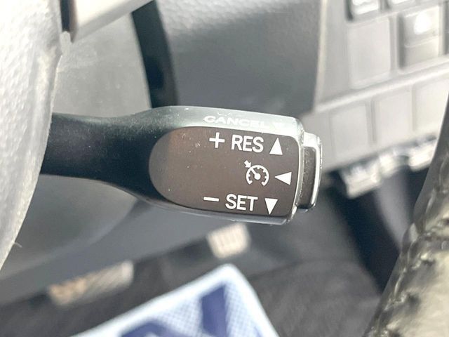 �y�N���[�Y�R���g���[���z�������H�����N���N���s�B�A�N�Z���𗣂��Ă���葬�x�ő��s���ł��A�������^�]���̕��S���y��!�����E�������ȒP�ȃX�C�b�`����Œ����ł��܂��B