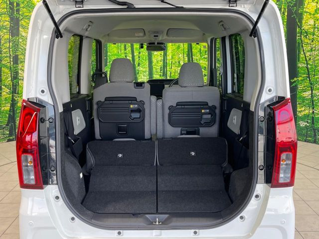 ���i�̂���������ʋ΁A���}���ɏ\���ȉ׎��X�y�[�X���m�ۂ��Ă���܂��B�Z�J���h�V�[�g��|���ƁA�傫�ȉו��̐ύڂ��\�ł���