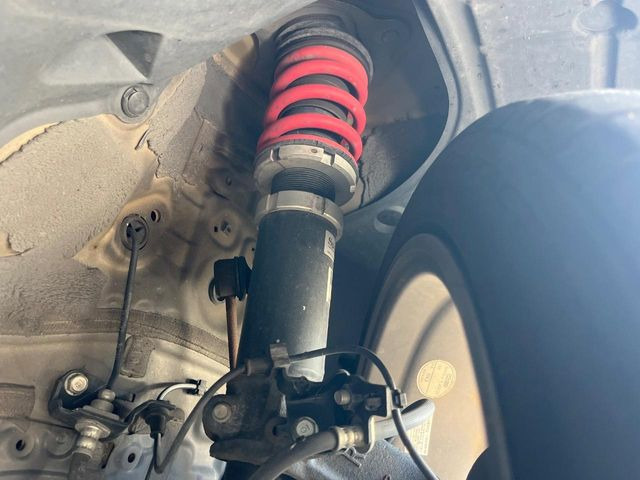 �yRS��R�ԍ����z�ԍ����Ⴍ�Ȃ�A�X�^�C���b�V���Ȍ����ڂƂȂ��Ă���܂��B�ԗ��̏d�S�������鎖�ŁA���s���̈��萫�����サ�܂���