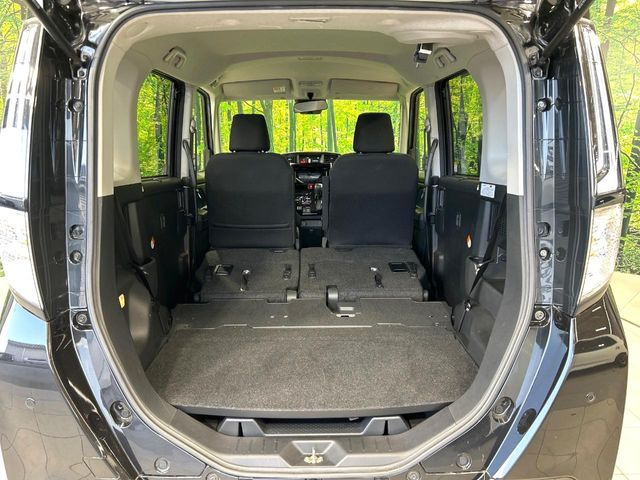 ���i�̂���������ʋ΁A���}���ɏ\���ȉ׎��X�y�[�X���m�ۂ��Ă���܂��B�Z�J���h�V�[�g��|���ƁA�傫�ȉו��̐ύڂ��\�ł���