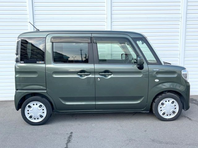 高透明度のガラス皮膜で撥水はもちろん、上質なツヤ・光沢を実現。紫外線や酸性雨から大切な愛車を保護し、色あせ・劣化を防止。「弾スプラッシュコート」、「弾プリミッサコート」からお選びいただけます。