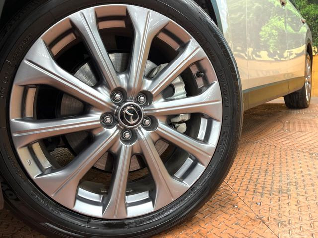 �y����20�C���`�A���~�z�C�[���z�O�ςɃ}�b�`���������A���~�z�C�[���𑕒����Ă���܂��B�e��ЊO�A���~�z�C�[����A�X�^�b�h���X�^�C�����戵�����Ă���܂��B���񂲑��k����������