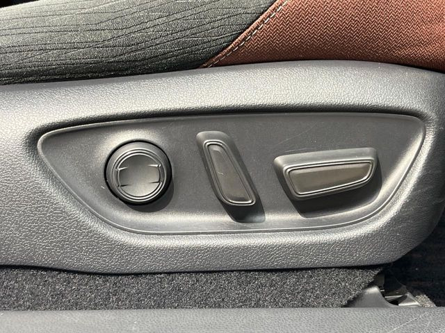 【パワーシート】スイッチ一つで簡単にシートの微調整が可能!電動だから力もいりません!快適なシートポジションにセットして、快適なドライブをお楽しみください。