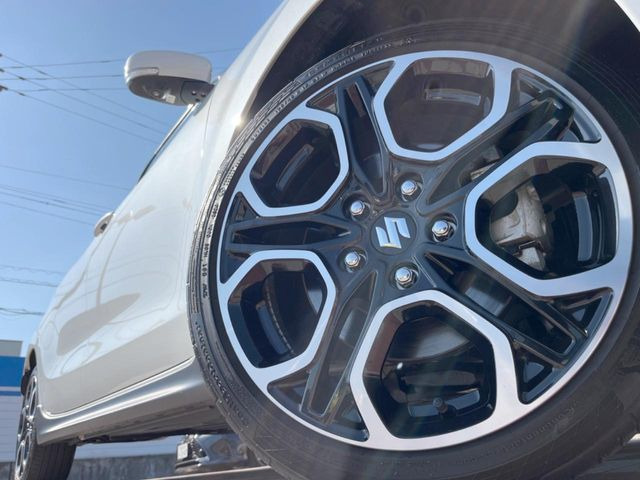 �y����17�C���`�A���~�z�C�[���z�O�ςɃ}�b�`���������A���~�z�C�[���𑕒����Ă���܂��B�e��ЊO�A���~�z�C�[����A�X�^�b�h���X�^�C�����戵�����Ă���܂��B���񂲑��k����������