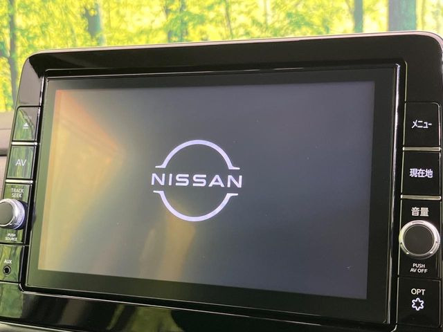 【純正9型ナビ】人気の純正ナビを装備しております。ナビの使いやすさはもちろん、オーディオ機能も充実!キャンプや旅行はもちろん、通勤や買い物など普段のドライブも楽しくなるはず♪