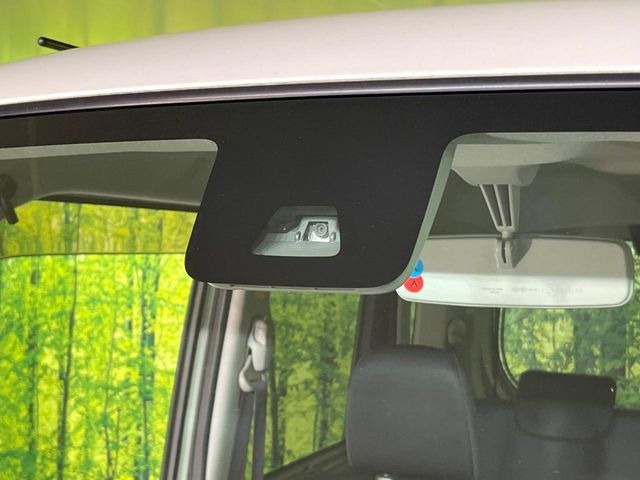 �y�X�}�[�g�A�V�X�g�z���s���ɑO���̎ԗ�����F�����A�Փ˂������Ȏ��͌x��ƃu���[�L�ŏՓˉ���Ɣ�Q�y�����A�V�X�g�B�����S�Ƀh���C�u�����y���݂��������܂��B