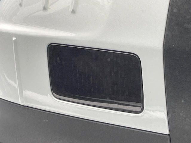 ���T�C�h�A�V�X�g(����x��):���s���A�h���C�o�[�̎��p�̎ԗ������o���Ď��̂𖢑R�ɖh���V�X�e���ł��B���[�_�[�Z���T�[������̕����Ԃ����o����ƁA�Y�����鑤�̃h�A�~���[����LED���_�������ӂ𑣂��܂��B