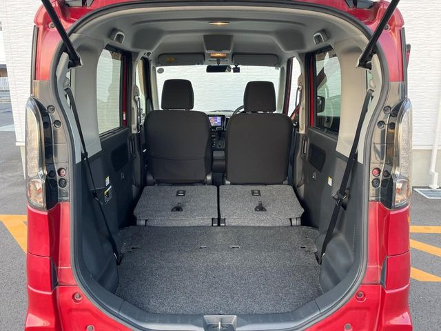 ���i�̂���������ʋ΁A���}���ɏ\���ȉ׎��X�y�[�X���m�ۂ��Ă���܂��B�Z�J���h�V�[�g��|���ƁA�傫�ȉו��̐ύڂ��\�ł���