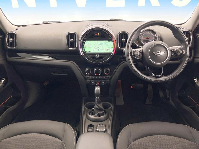 輸入車グループ総在庫数約2,000台!全国の系列店からメーカー・車種問わずご紹介出来るので、あなたにピッタリのお車が見つかるはずです♪まずはお問い合わせ下さい☆