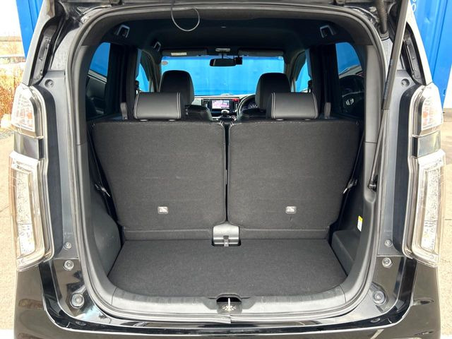 ���i�̂���������ʋ΁A���}���ɏ\���ȉ׎��X�y�[�X���m�ۂ��Ă���܂��B�Z�J���h�V�[�g��|���ƁA�傫�ȉו��̐ύڂ��\�ł���