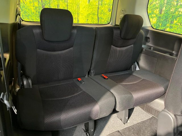 3列目シートはもちろん状態良好☆大人でもゆったりと座って頂けますので、大人数でのお出かけもラクラクです♪ご家族で、気の知れた仲間で、ドライブに行くのが楽しみですね♪